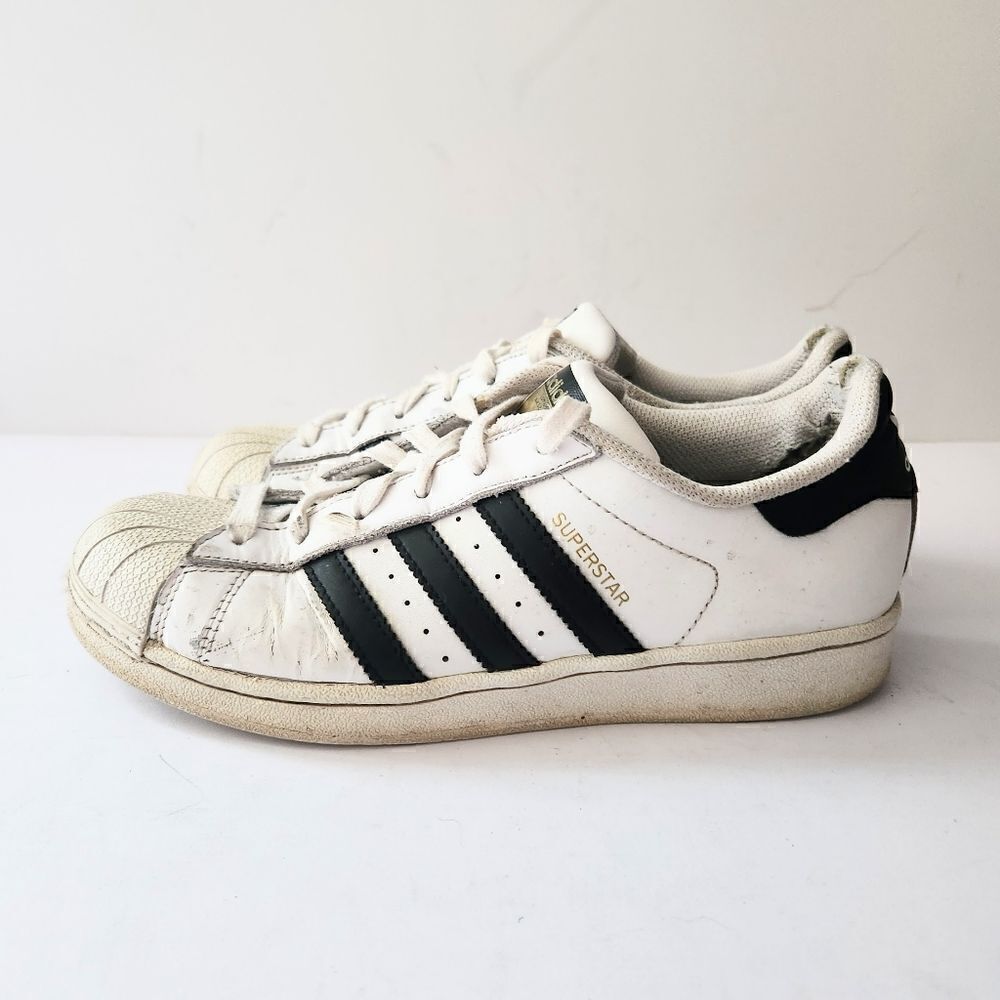 Adidas Classic Superstar in Black & White US Men's Size 6/Women's 8